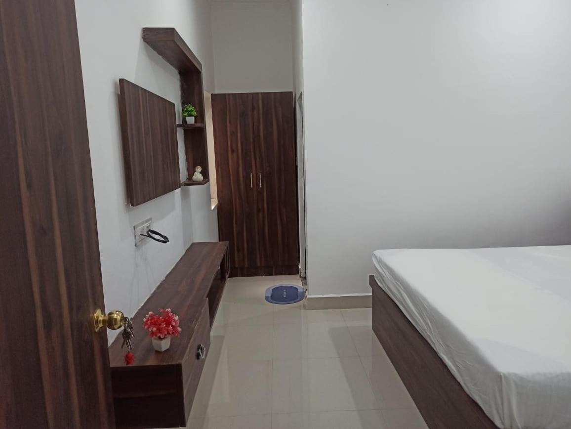 Abhiram Homestay ขชุราโห ภายนอก รูปภาพ