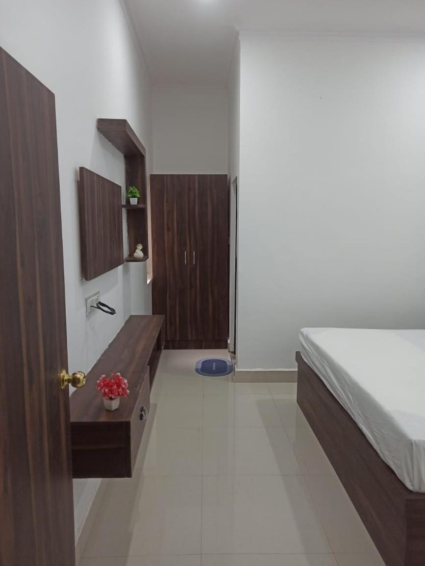 Abhiram Homestay ขชุราโห ภายนอก รูปภาพ