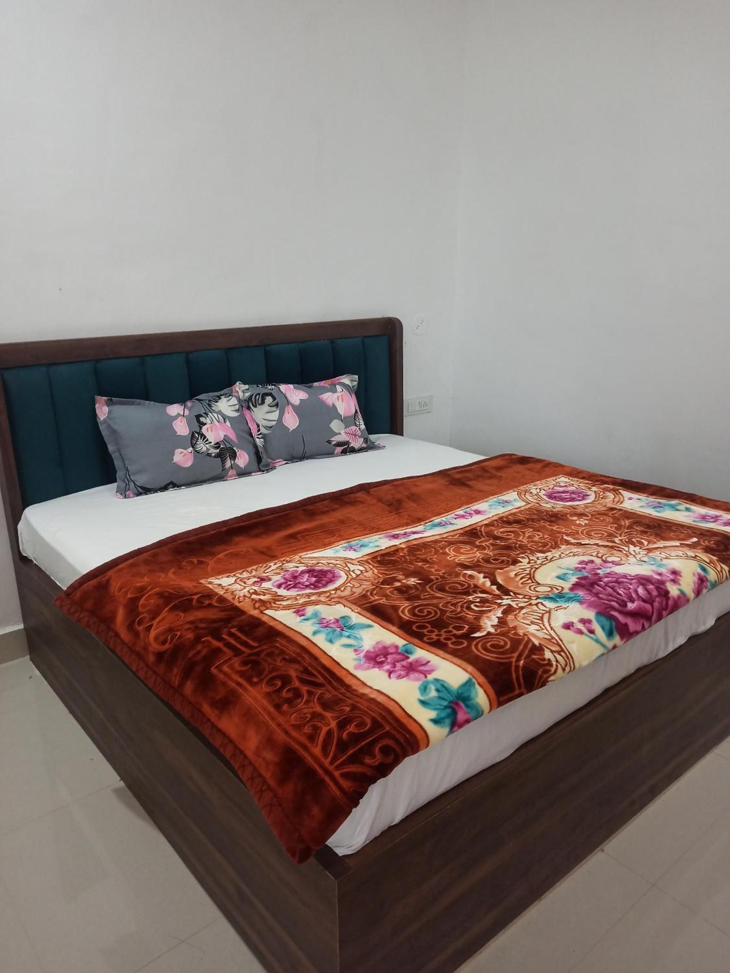 Abhiram Homestay ขชุราโห ภายนอก รูปภาพ