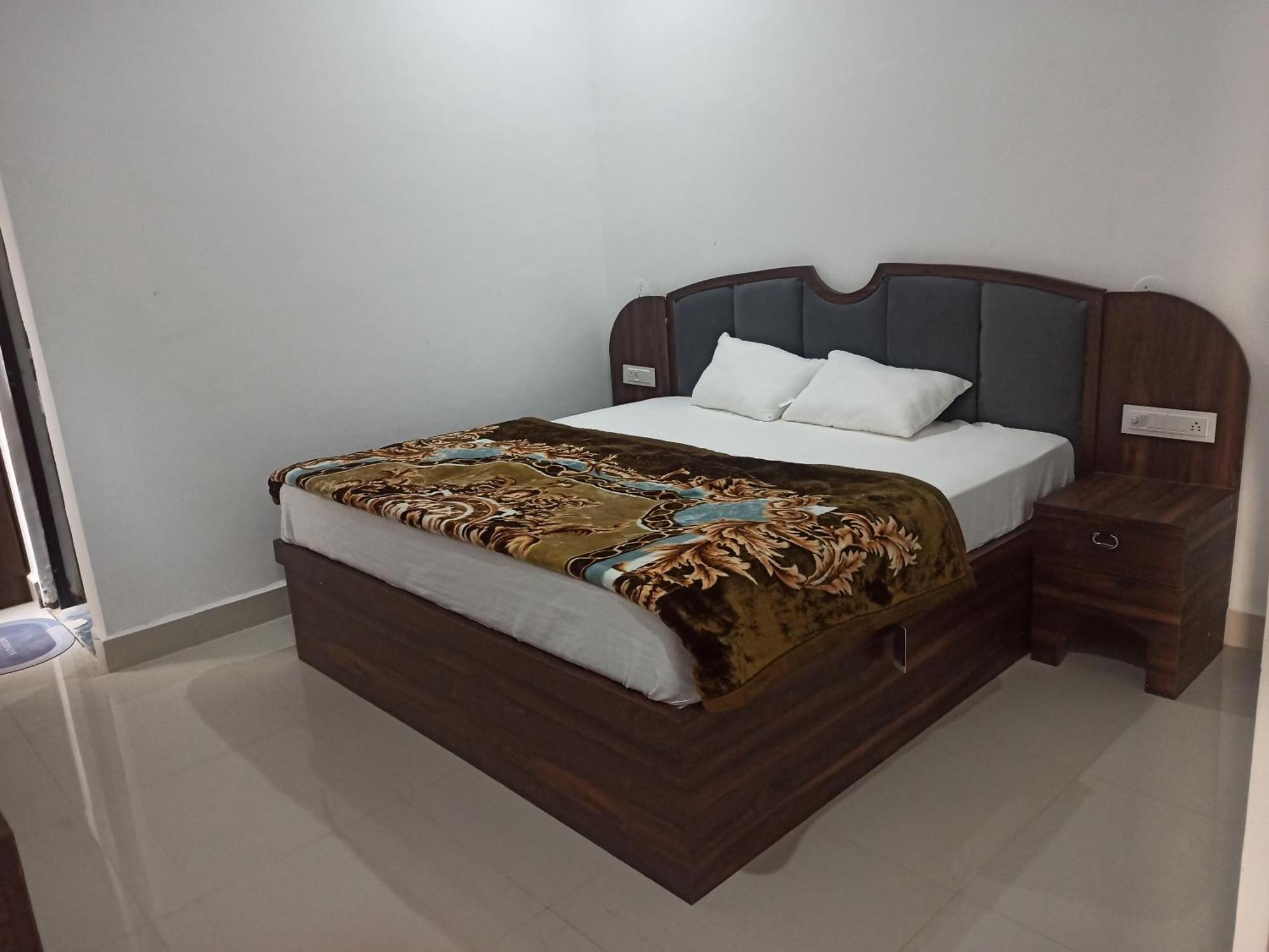 Abhiram Homestay ขชุราโห ภายนอก รูปภาพ