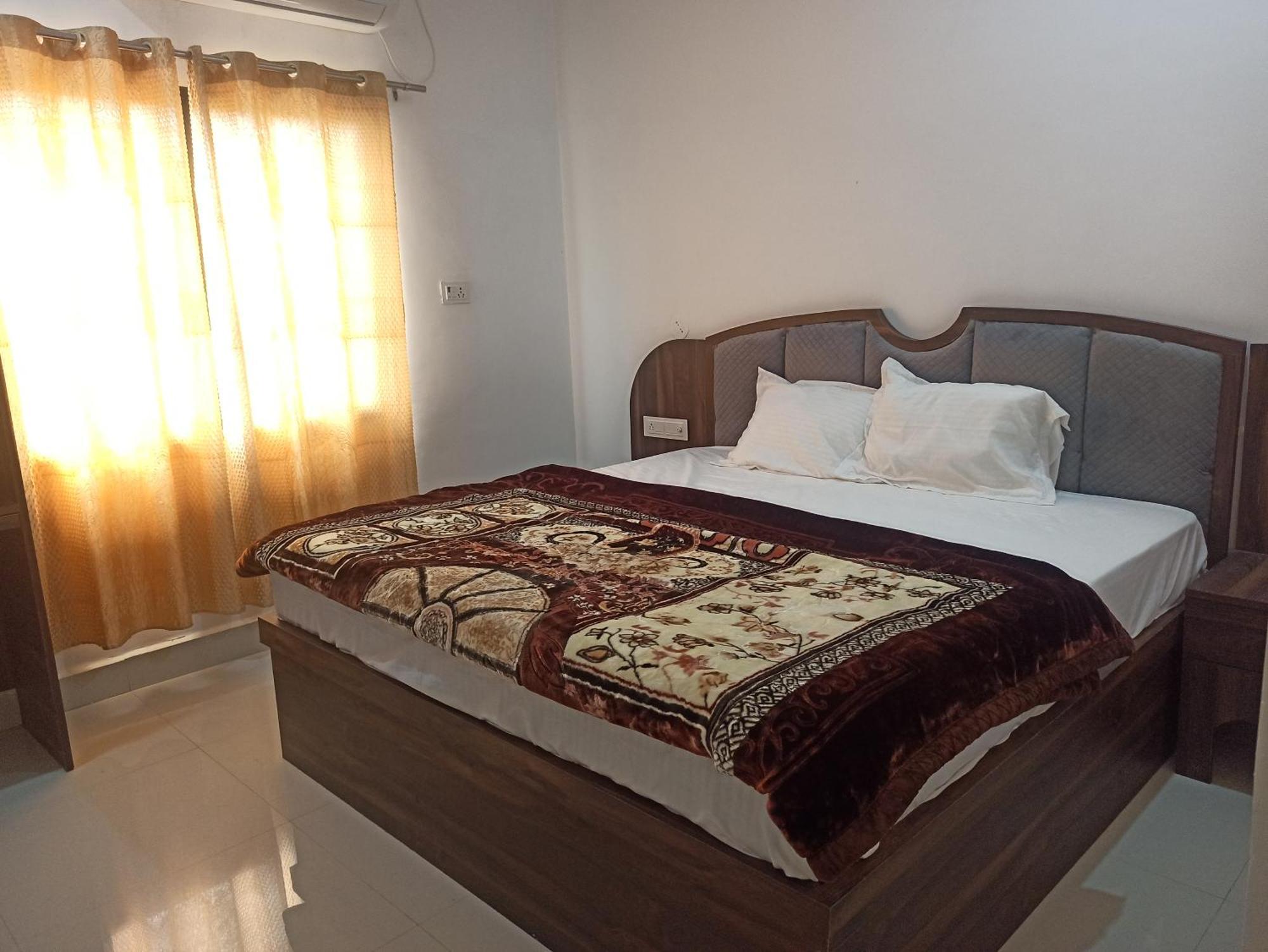 Abhiram Homestay ขชุราโห ภายนอก รูปภาพ