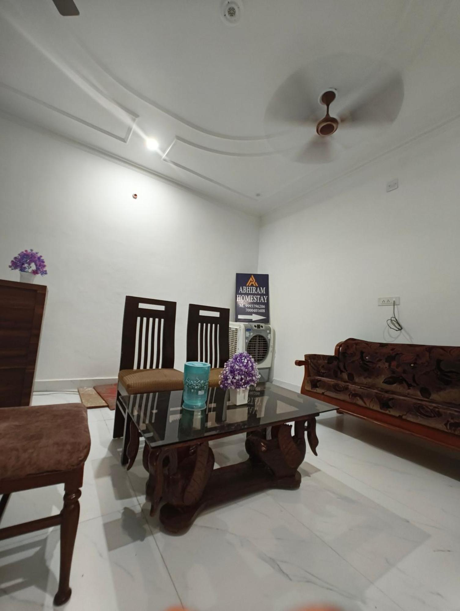 Abhiram Homestay ขชุราโห ภายนอก รูปภาพ